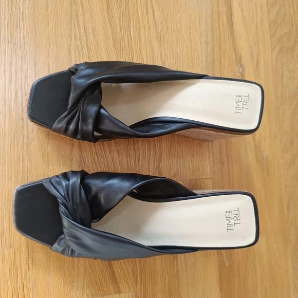 NEW Black Wedge Sandals - Picture 4 of 7